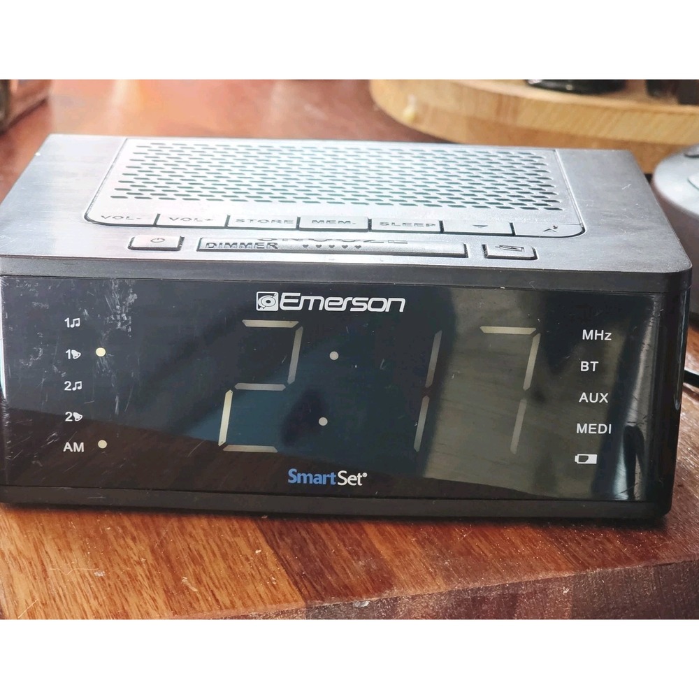 Emerson‎ SmartSet Dual Alarm Clock Radio with AM/FM Radio, Dimmer, Sleep Timer